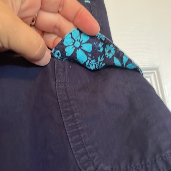 Women’s sz 12 Eddie Bauer cargo shorts Navy w/ aqua accents. Drawstring belt - Picture 7 of 10